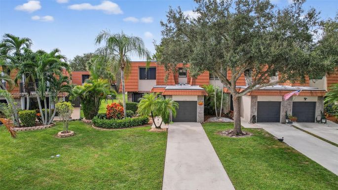 1413 SW 109th Way, Davie FL 33324
