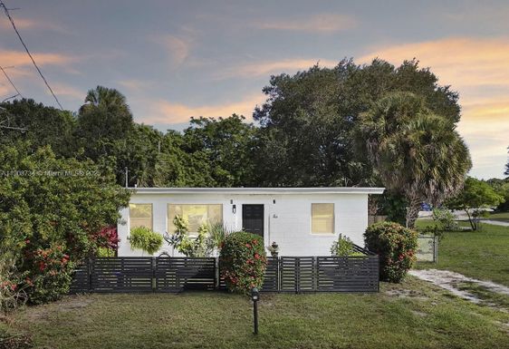 516 N 26th St, Fort Pierce FL 34947