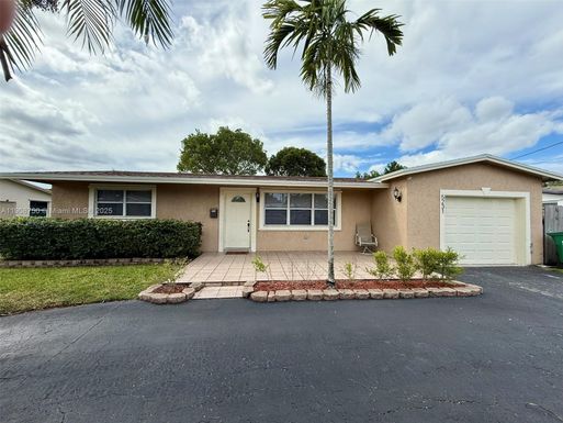 5231 SW 89 Ave, Cooper City FL 33328