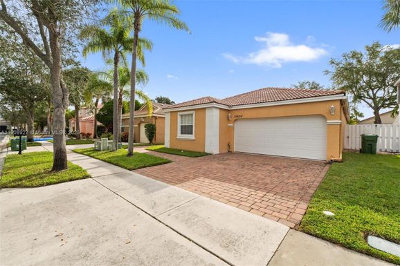 15624 NW 12th Rd, Pembroke Pines FL 33028