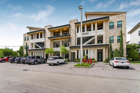 7865 NW 104th Ave # 33, Doral FL 33178