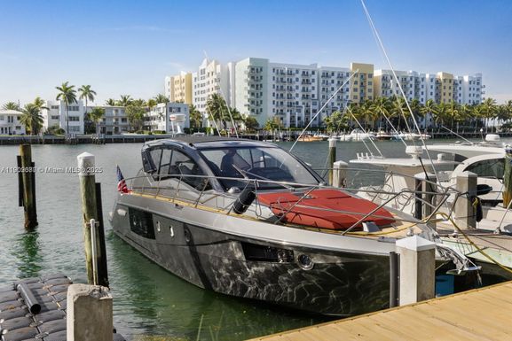 900 Bay Dr (SLIP 14), Miami Beach FL 33141
