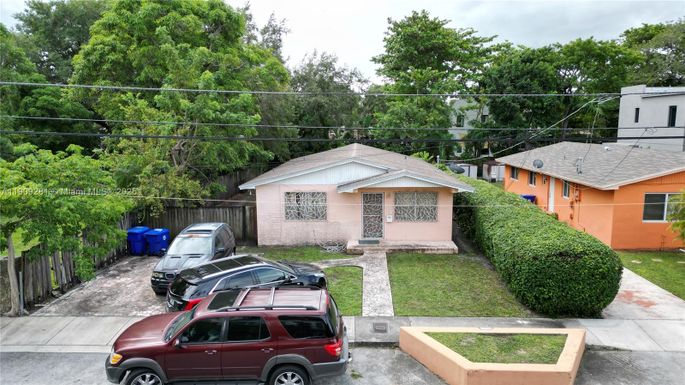 3350 Thomas Ave, Miami FL 33133