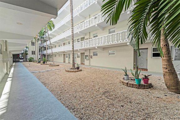 330 SE 2nd St # 103G, Hallandale Beach FL 33009