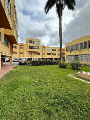 1555 W 44th Pl # 234, Hialeah FL 33012