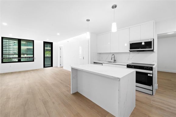 10185 Collins Ave # 722, Bal Harbour FL 33154