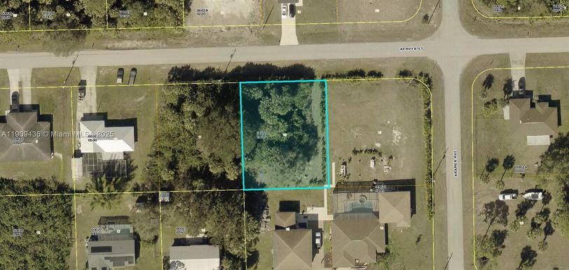 3747 Kemper St, Fort Myers FL 33905