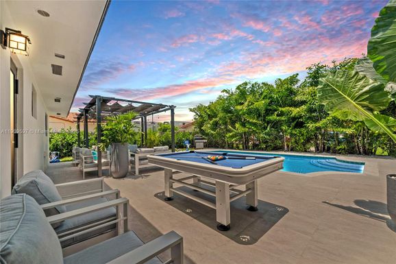 2585 SW 108th Ave, Miami FL 33165