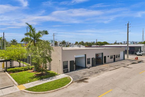828 NW 1st St, Fort Lauderdale FL 33311