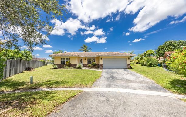11351 NW 37th St, Coral Springs FL 33065