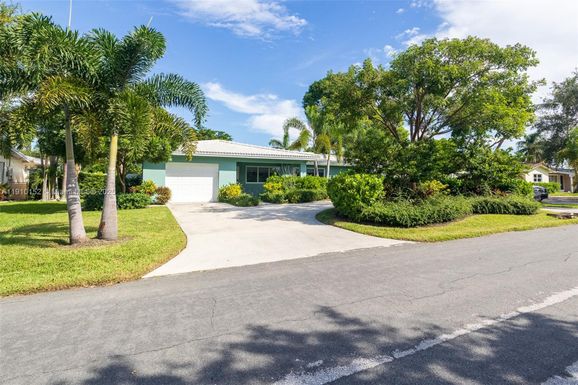 121 SE 7th St, Pompano Beach FL 33060