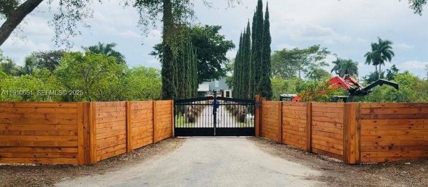 19820 SW 244th St, Homestead FL 33031