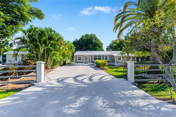 327 Mongomery Ave, Fort Myers FL 33905