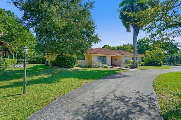 13575 SW 69th Ct, Pinecrest FL 33156