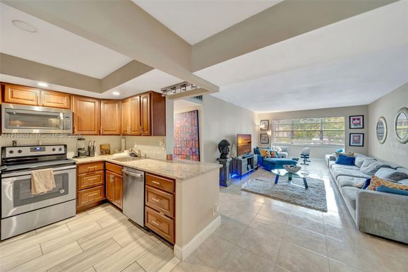 6700 Cypress Rd # 105, Plantation FL 33317