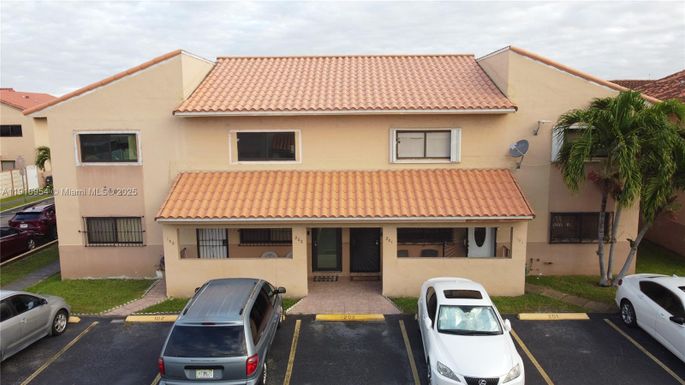 7801 W 29th Way # 102, Hialeah FL 33018