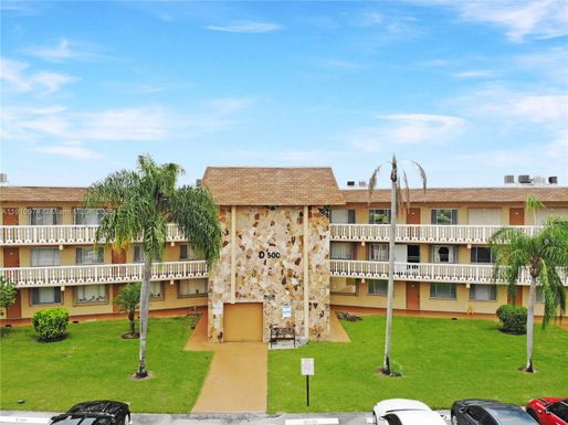 500 W Village Green Cir W # 203, Palm Springs FL 33461