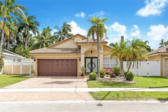 471 SW 203rd Ave, Pembroke Pines FL 33029