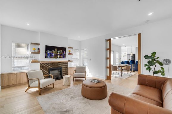 2043 SW 7th St, Miami FL 33135