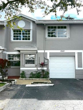 12142 SW 50th Ct, Cooper City FL 33330