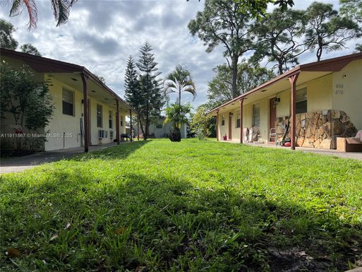 4764 Cole St, Haverhill FL 33417