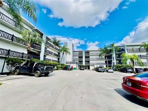 1021 Mockingbird Ln # 215, Plantation FL 33324