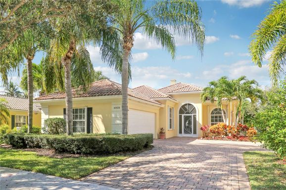 4909 Grassleaf Dr, Palm Beach Gardens FL 33418