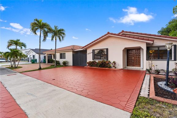 13514 SW 27th St, Miami FL 33175