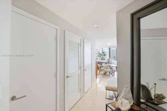 88 SW 7th St # 1111, Miami FL 33130