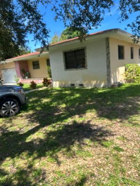 8835 NE 9th Ct, Miami FL 33138