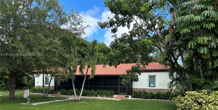 11208 NE 10 av, Biscayne Park FL 33161