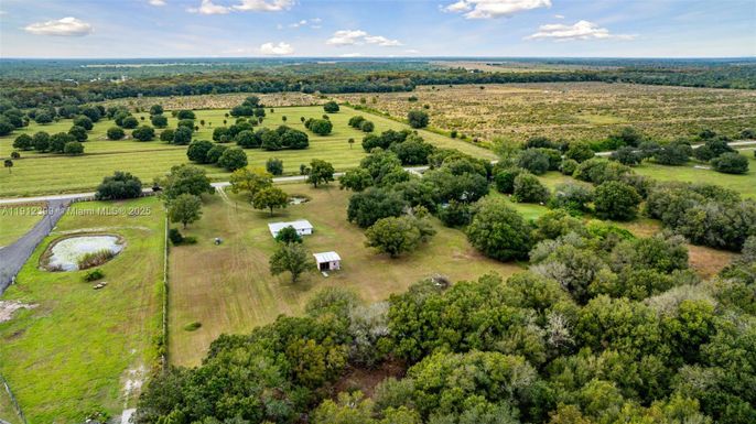 2404 SILVER LAKE RD, Other City - In The State Of Florida FL 33935