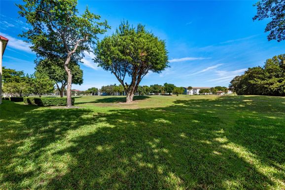 901 SW 128th Ave # 115E, Pembroke Pines FL 33027