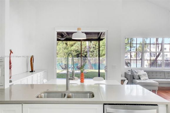 285 Cameron Dr, Weston FL 33326