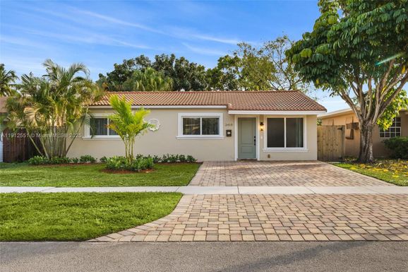 2410 Coolidge St, Hollywood FL 33020