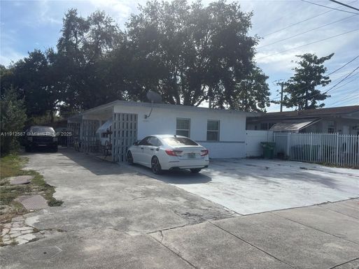 3390 NW 50th St, Miami FL 33142