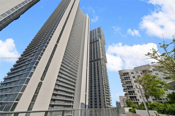 700 NE 24th St # 5606, Miami FL 33137