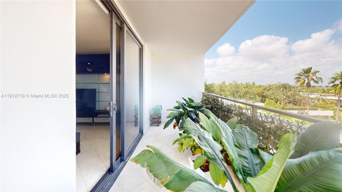 2500 PARKVIEW DR # 507, Hallandale Beach FL 33009