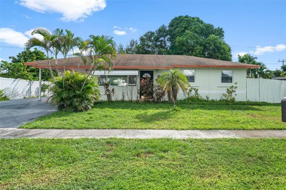 136 Cayman Dr, Palm Springs FL 33461