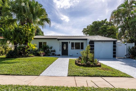 1328 Mango Isle, Fort Lauderdale FL 33315