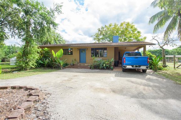21750 SW 252nd St, Homestead FL 33031