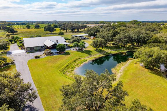 5675 County Road 78, La Belle FL 33935