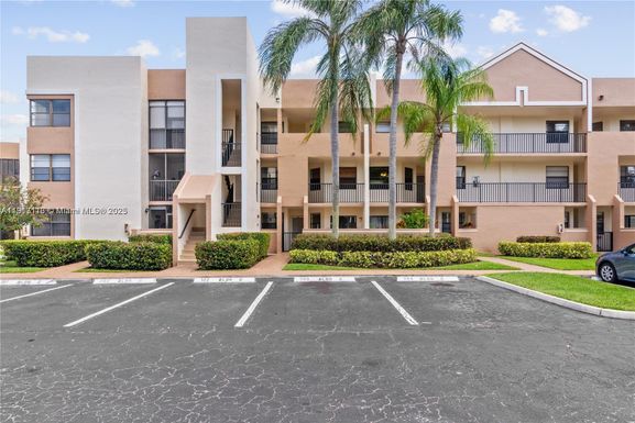 7338 Fairfax Dr # 203, Tamarac FL 33321