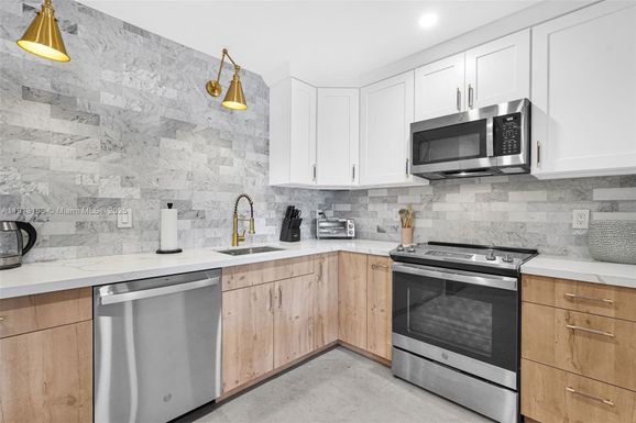 1012 NE 2nd Street, Hallandale Beach FL 33009