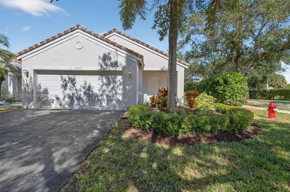 4357 Magnolia Ridge Dr, Weston FL 33331