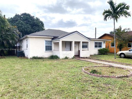 750 SE 3rd Pl, Hialeah FL 33010