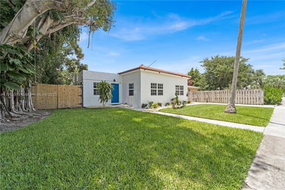 436 Evergreen Dr, Lake Park FL 33403