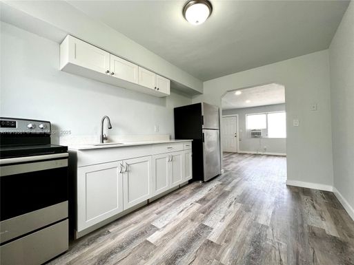 829 NW 10th St # 3, Hallandale Beach FL 33009