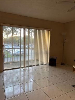 8120 SW 24th St # 206, North Lauderdale FL 33068