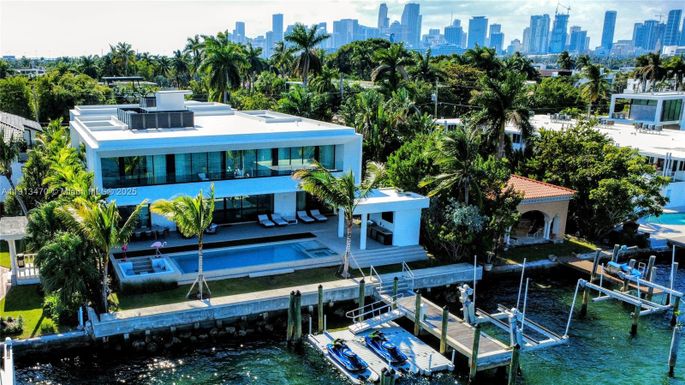 375 N Hibiscus Dr, Miami Beach FL 33139